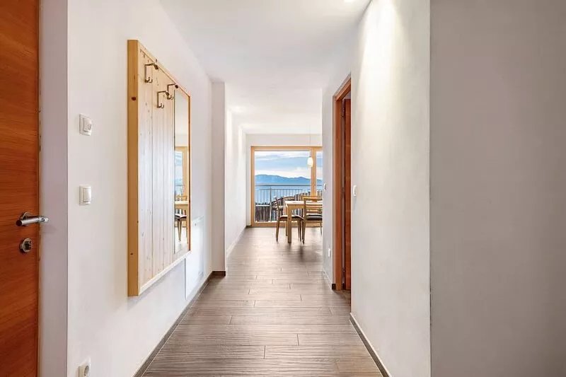 Apartment "Reiterhof Flora" with Mountain View, Private Garden & Wi-Fi