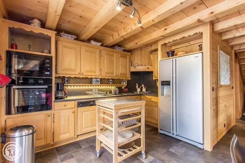chalet 4*SPA TOUT CONFORT lit fait serviette de bain vue sur toute la chaine