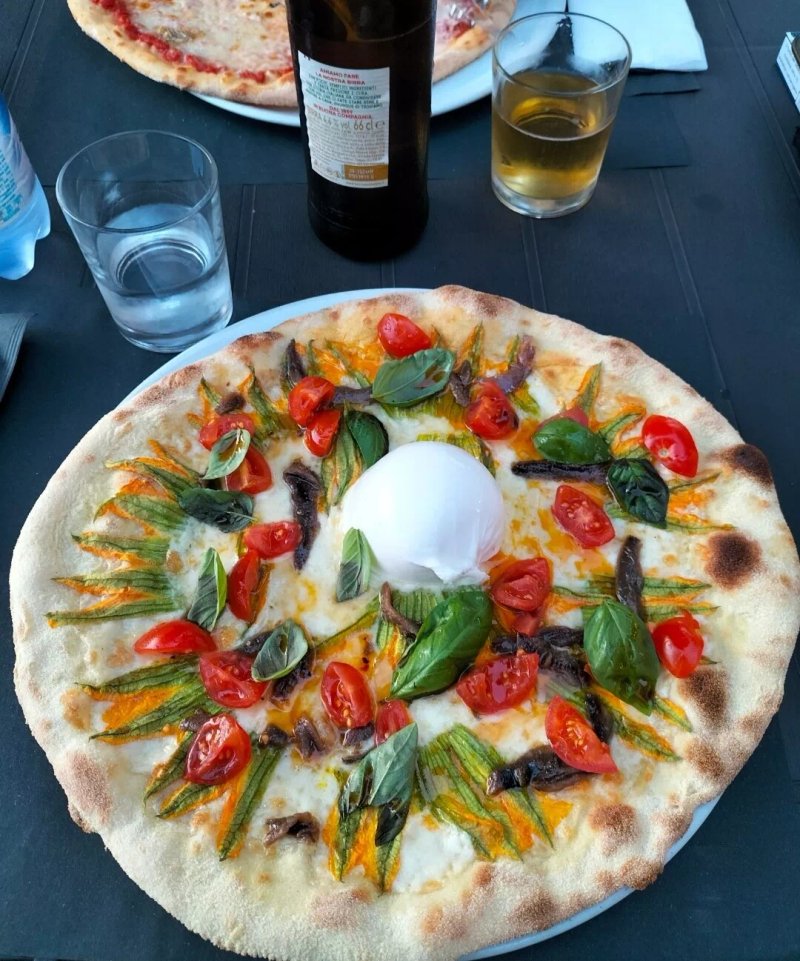 Pizzeria Mica Male