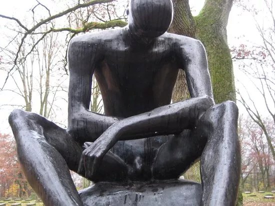 Heroische Siegfried-statue, Auf Dem Soldaten Ehrenfriedhof