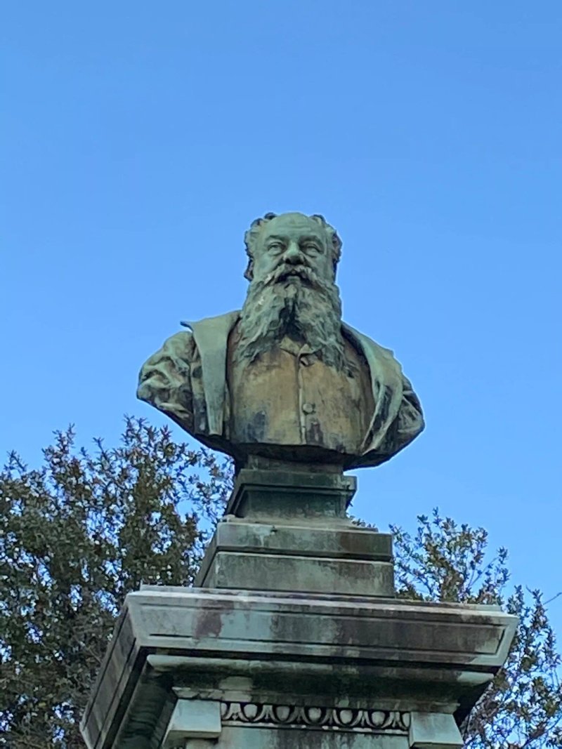 Monumento ad Agostino Paci