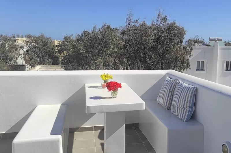 JB VILLA Stunning Santorini Escape w/jacuzzi and enclosed garden