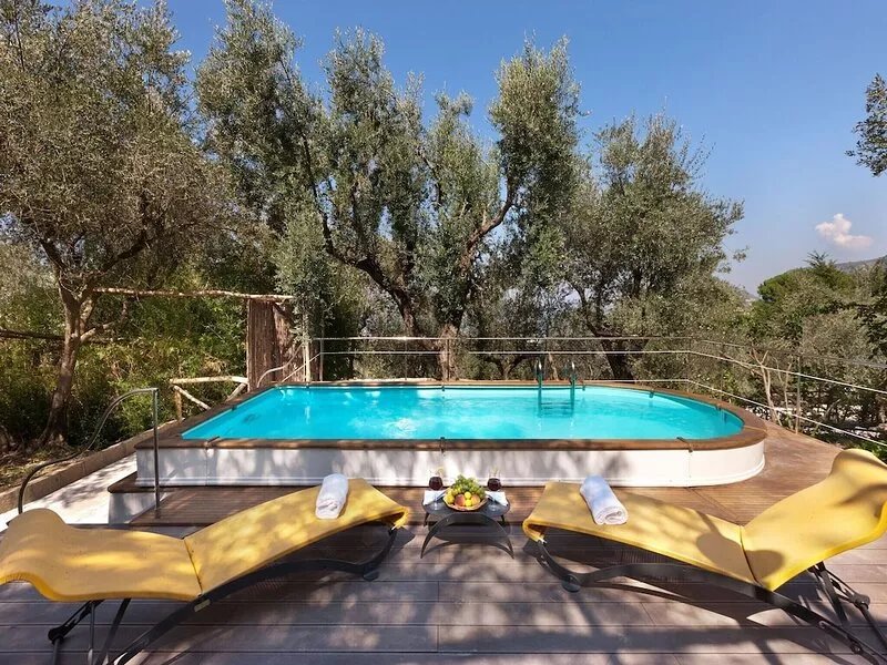 Traditional holiday home for up to 4 people with private pool near Sorrento