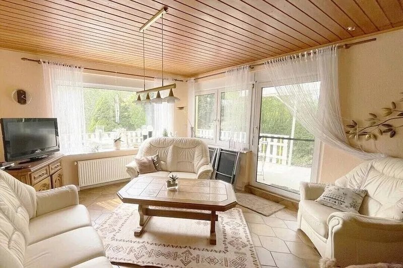 Bungalow in a quiet location with pool and large garden
