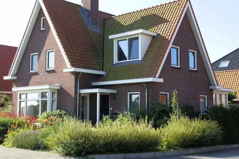 New 2012 luxury holiday apartment in quiet village in the center of Walcheren.