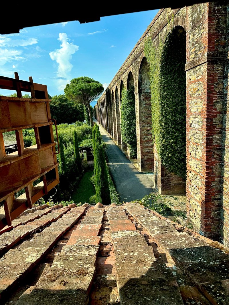 LA DIMORA DEI CONTI: Indulge in a Country Farmhouse Apartment with Jacuzzi