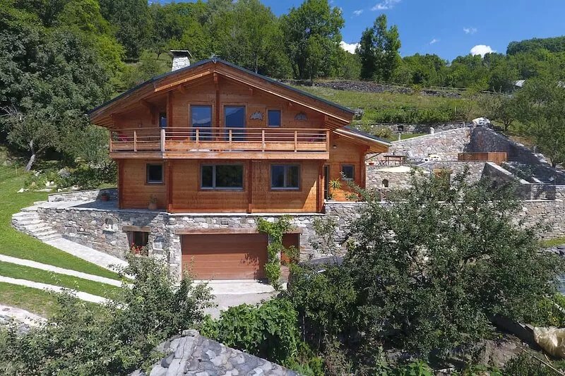 Beautiful Savoy chalet, on a sunny slope and facing Les Arcs and La Plagne
