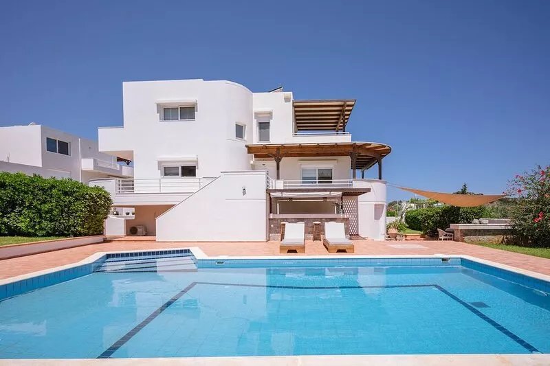 Lovely Villa Poseidon with private pool, large garden, sea views, East Crete