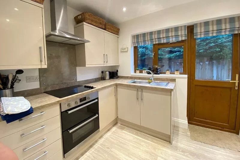 Cosy, traditional Norfolk cottage with option to book beach hut (seasonal)