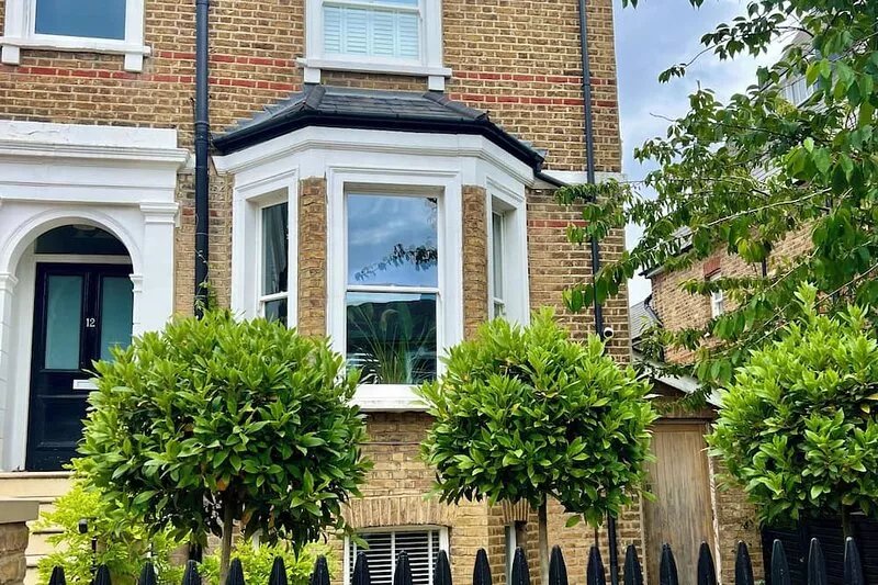 REFURBISHED! Townhouse studio apartment