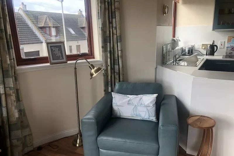 Sunny first floor flat, four minutes from the beach!