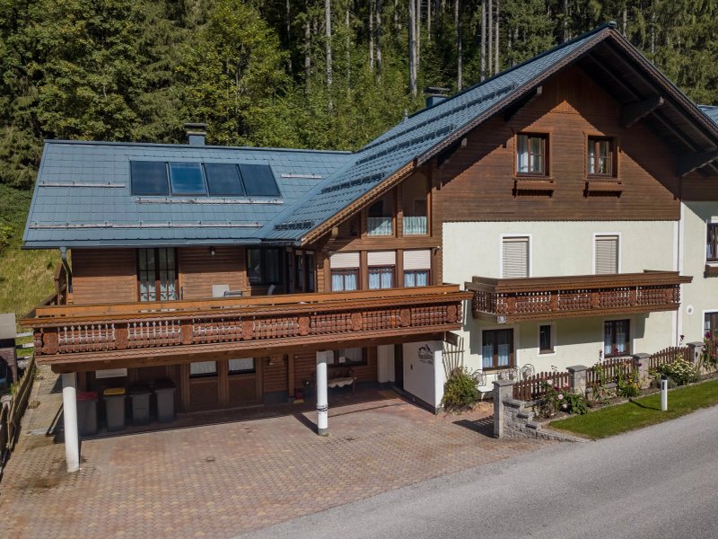 Four Seasons Lodge