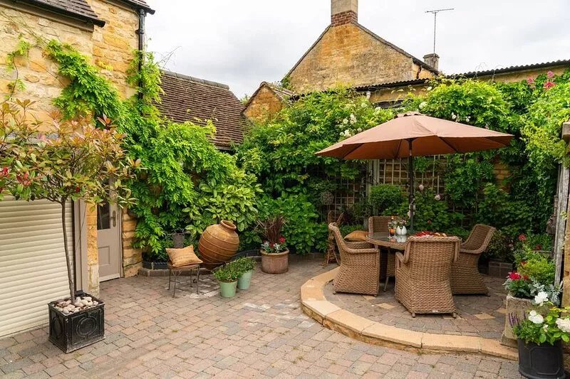 Pinkney House -  a cottage that sleeps 6 guests  in 3 bedrooms