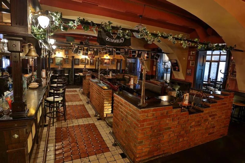 Holmes Pub