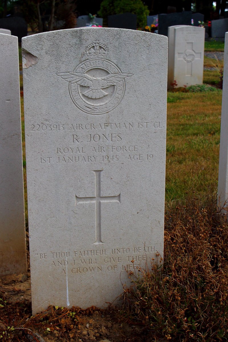 Cambrai (Route de Solesmes) Communal Cemetery