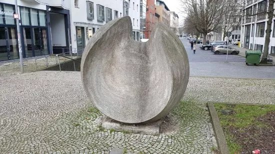 Skulptur "Grosse Kugelform"