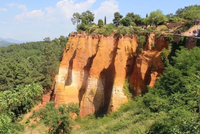 Beautiful 250 year old Village House in centre of Roussillon with stunning views
