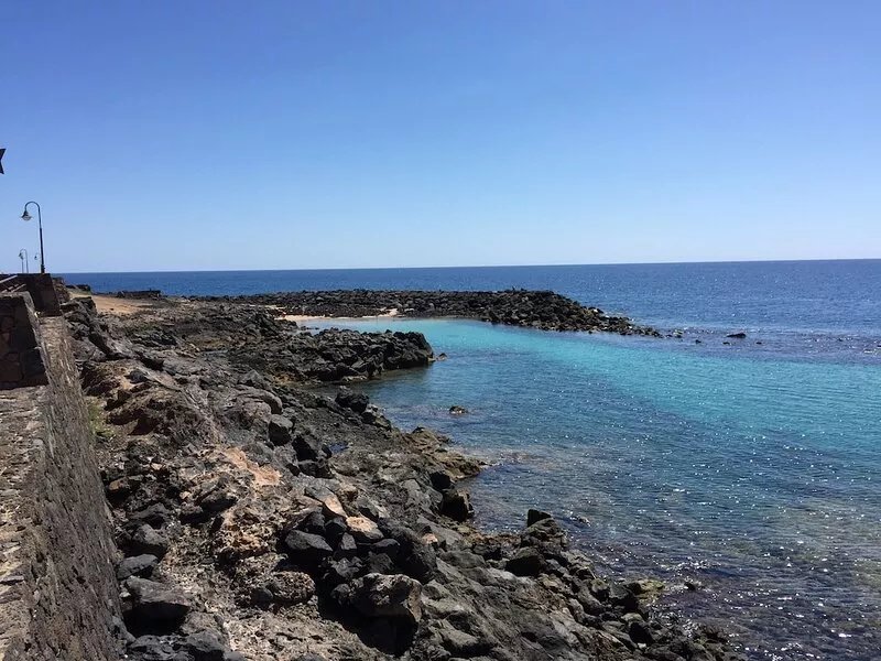 Lovely one bedroom apt in a great location, very central and near the beach