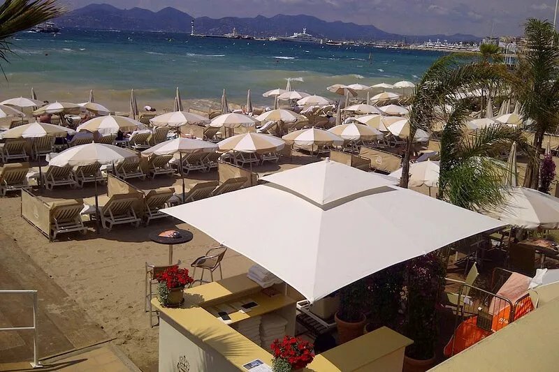 Fabulous 3 Bedroom Apartment Located In Center Of Cannes,minutes From Everything