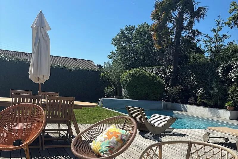 Villa BIDART, heated swimming pool, quiet and not overlooked, close to beaches