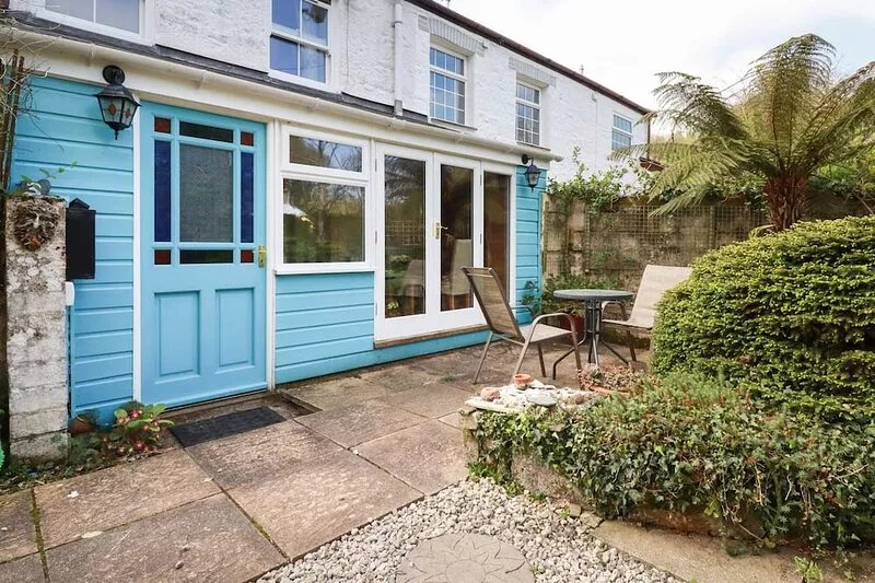 THE ARK COTTAGE, pet friendly, character holiday cottage in St Blazey