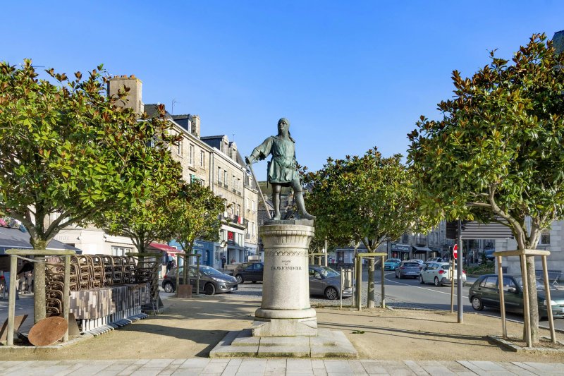 Monument Jehan De Beaumanoir