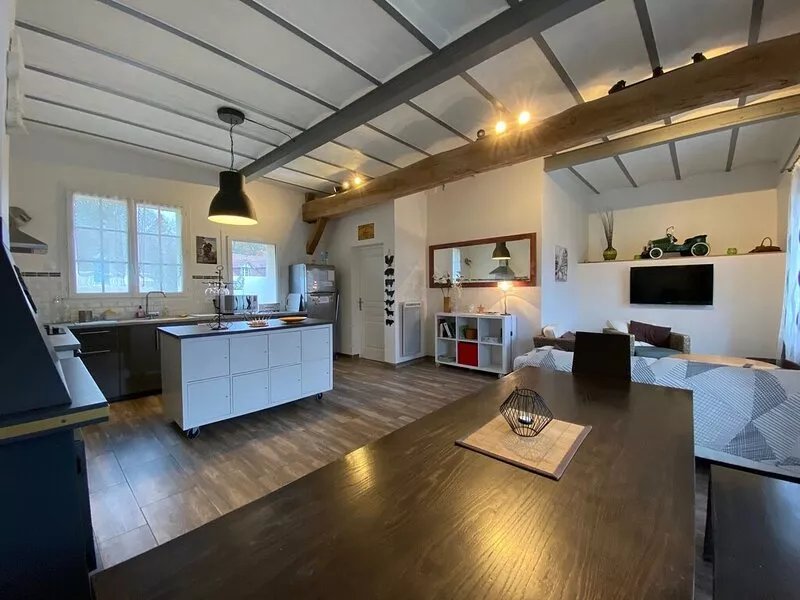 house with patio. many climbing sites. paris 60km.