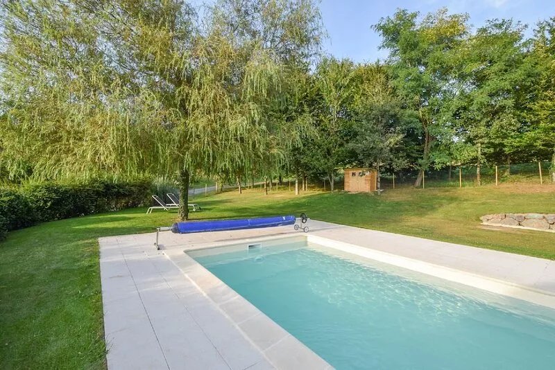 Cosy chalet with swimming pool