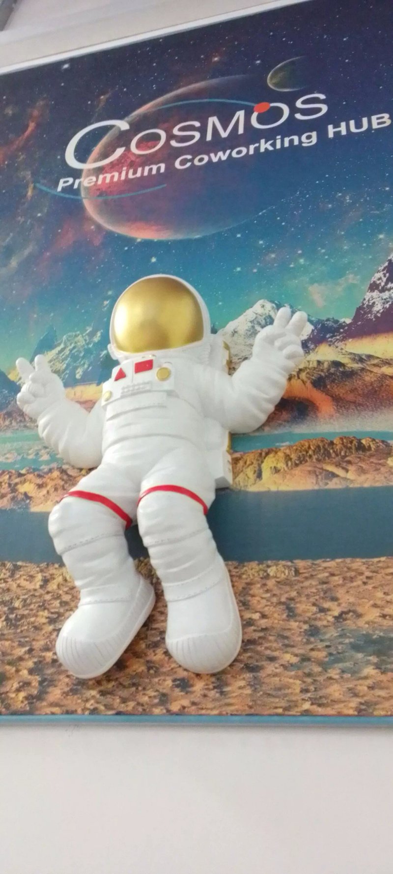 Cosmos capsule coworking London