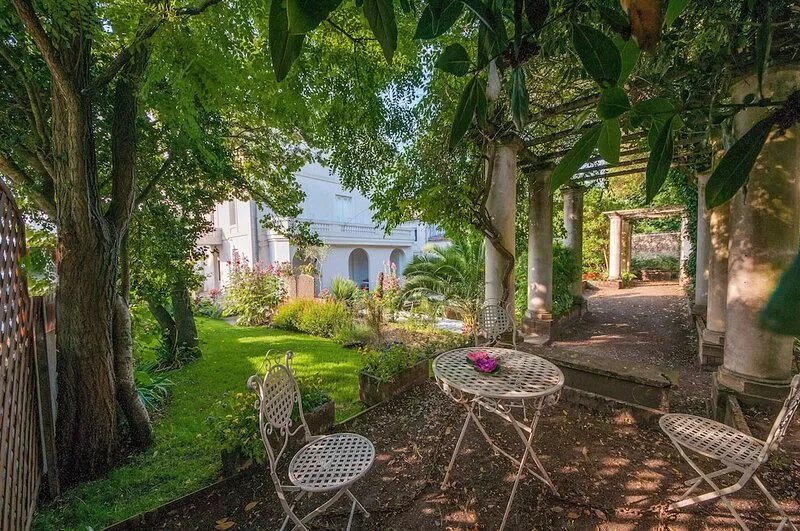 On the beach of Pontaillac charming duplex 62 m², swimming pool access.