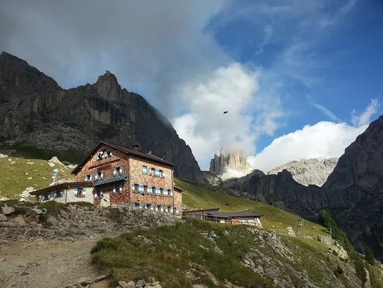 Alla Cima della Roda di Vael dal Rifugio Paolina