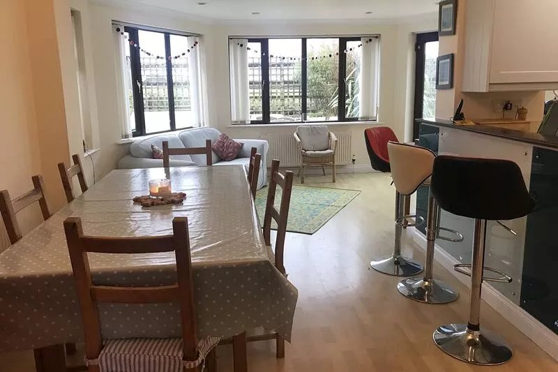 Bright, Comfortable Family House Perfectly Situated For Costal And Inland Visits
