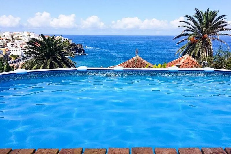 Tipical Villa with impressive view over the sea. Private pool. No common areas.