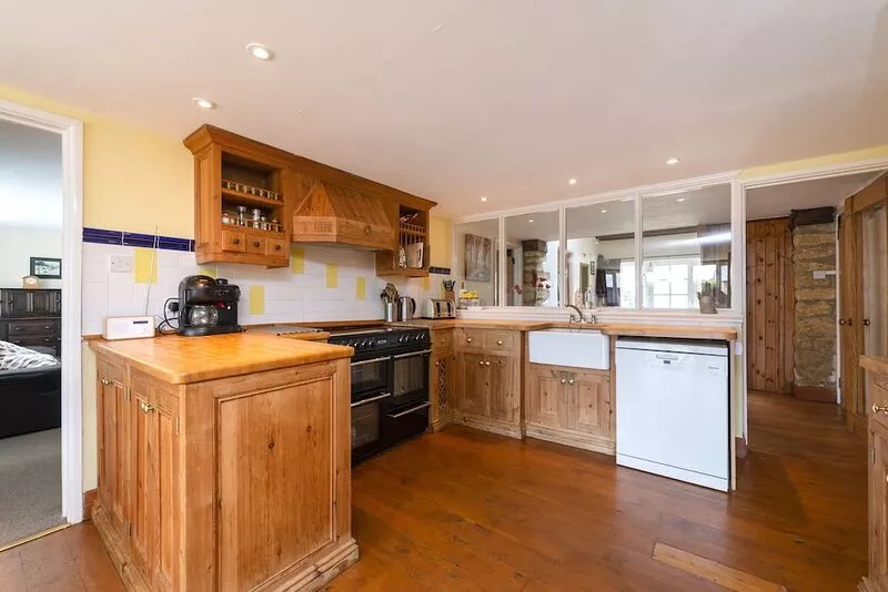 Self-Catering Farmhouse Cottage set in the Dorset Countryside (Pet Friendly)