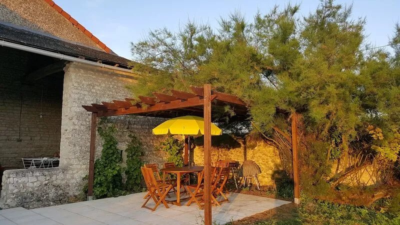 Spacious Farmhouse with Private Pool. Ideal for 10 adults.