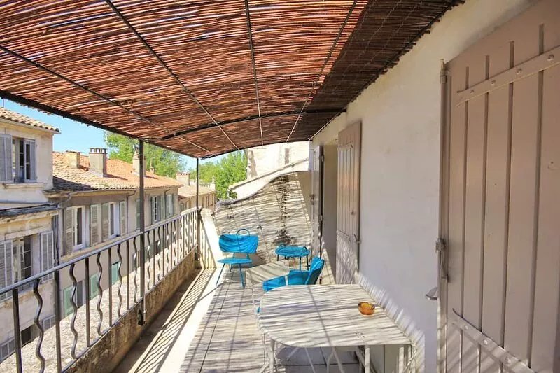 Coeur d'Avignon two-bedroom duplex with terrace