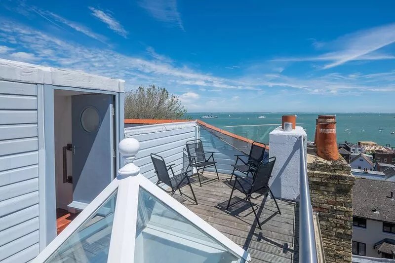 Cliffhanger, Cowes.  Stunning period property with fabulous sea views, sleeps 10