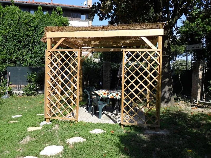 Apartment in villa, with garden