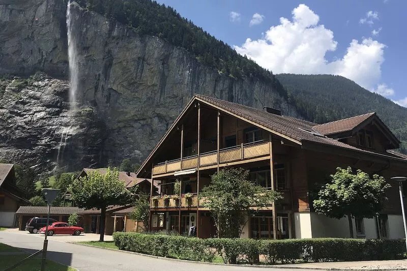 SKI/SUN Stylish modern chalet near Staubbach Falls. Jungfrau skiing/hiking