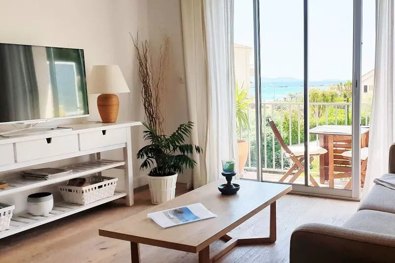 Breathtaking sea view apartment on St Clair Beach.