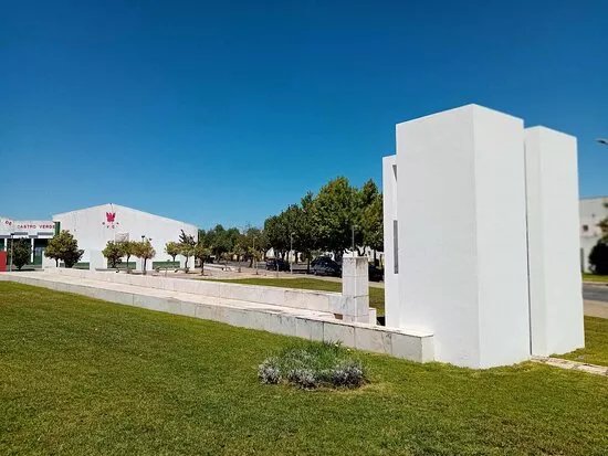 Monumento Ao 25 De Abril