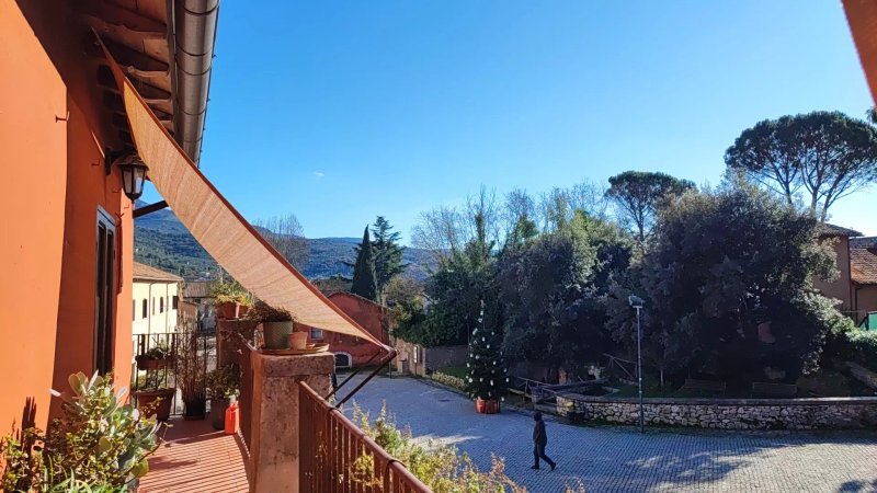 Casette Rosse Nel Borgo Medievale Di Fossanova