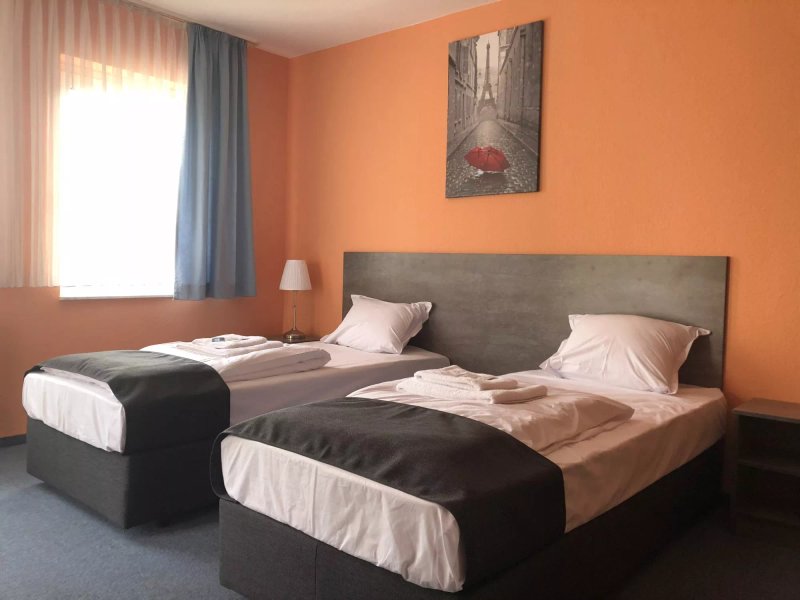 Maxi Hotel Frankfurt Airport