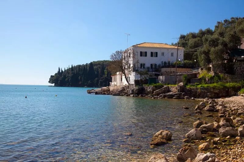 Zoulis Athina: Two Bedroom Apartment Just Few Steps Away From The Beach