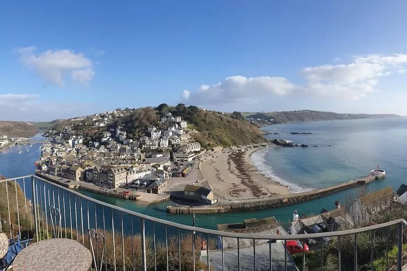 Fabulous 2+ bedroom Apartment with Balcony, Panoramic Sea Views and Parking