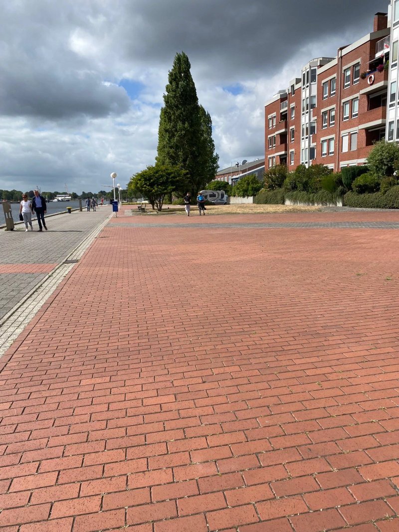 Promenade Alter Hafen In Bremerhaven.