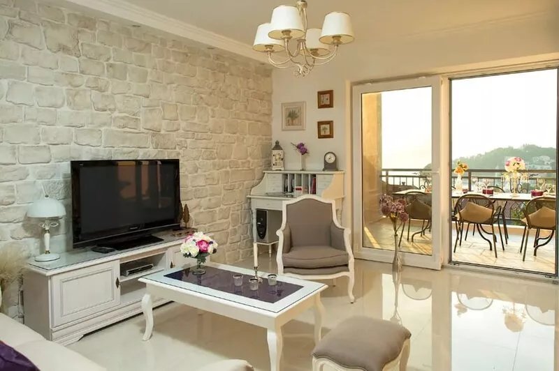 Elegant villa La Perla ,private heated pool,short walking distance to sea¢er