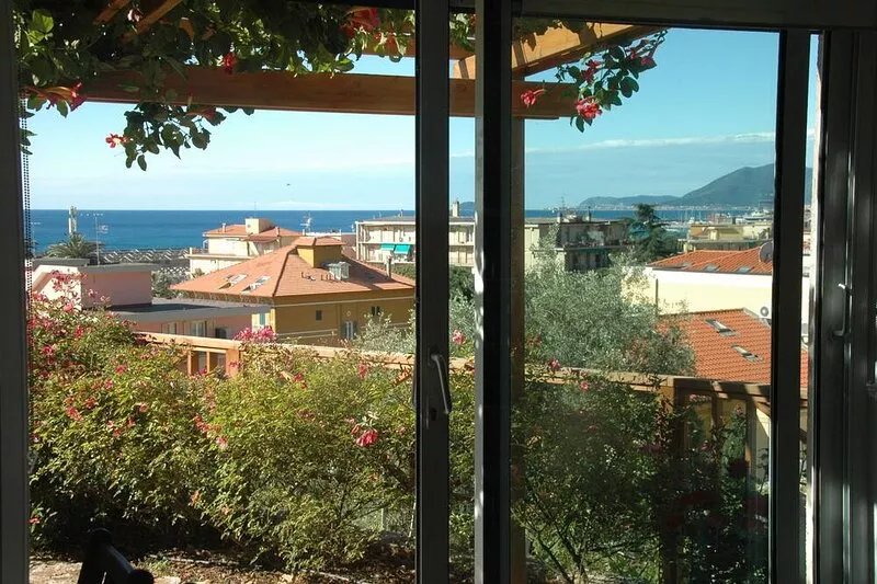 LOFT with beautiful garden in a green oasis close to the sea