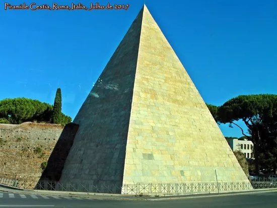 Piramide Cestia