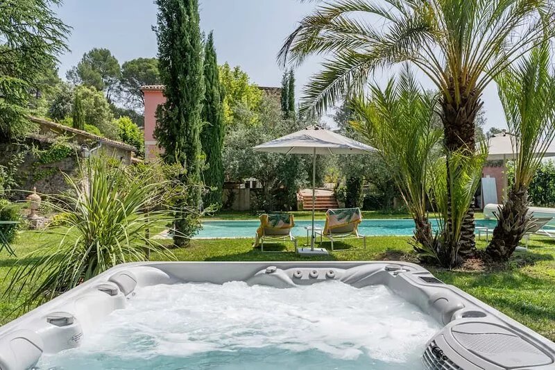 Provencal farmhouse, warm and cozy, nestled in the heart of the pool gardens.